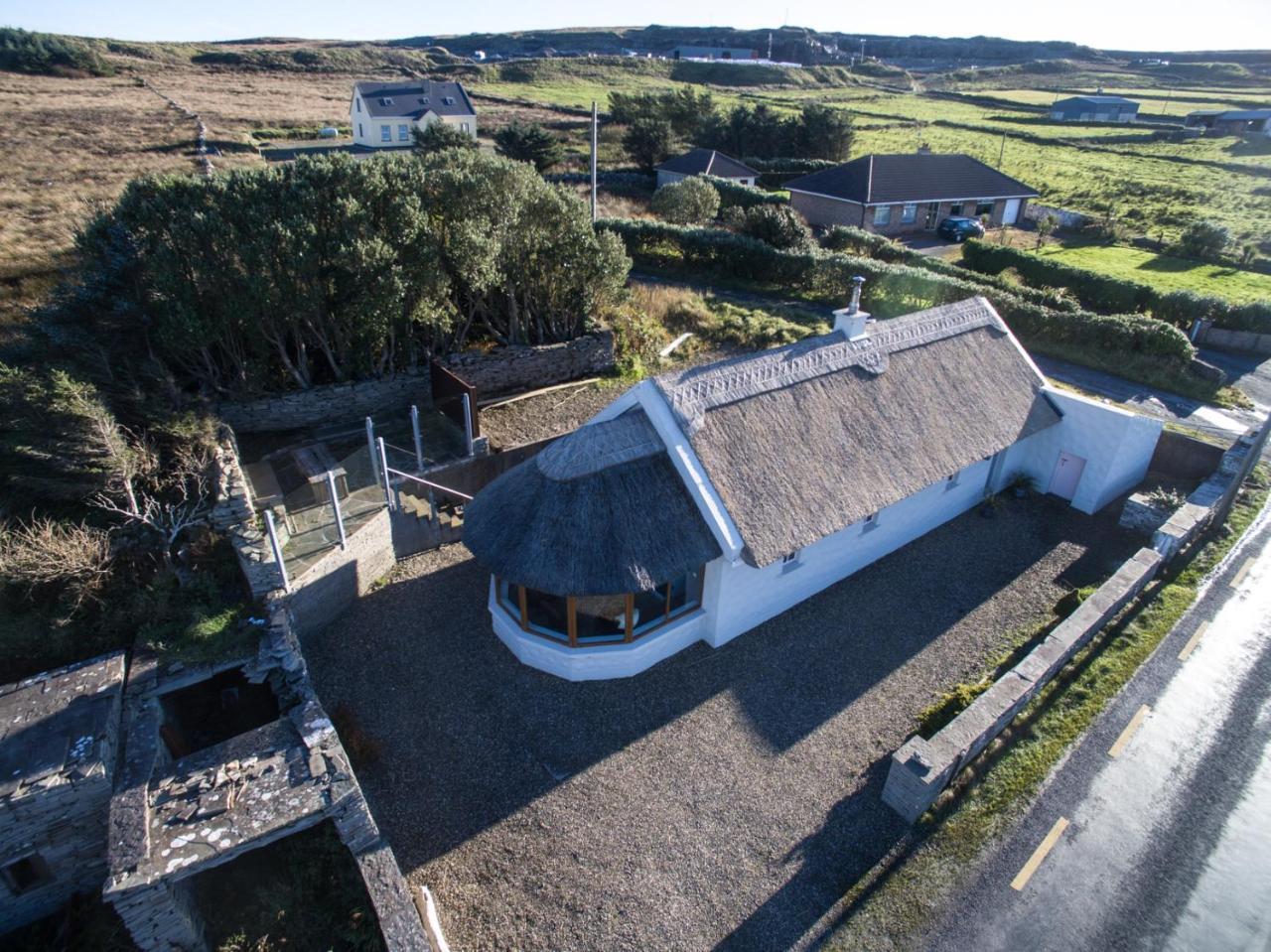Storytellers Cottage Ballycotteen Екстер'єр фото