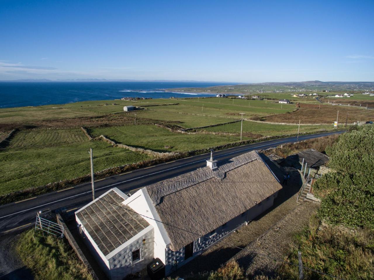 Storytellers Cottage Ballycotteen Екстер'єр фото