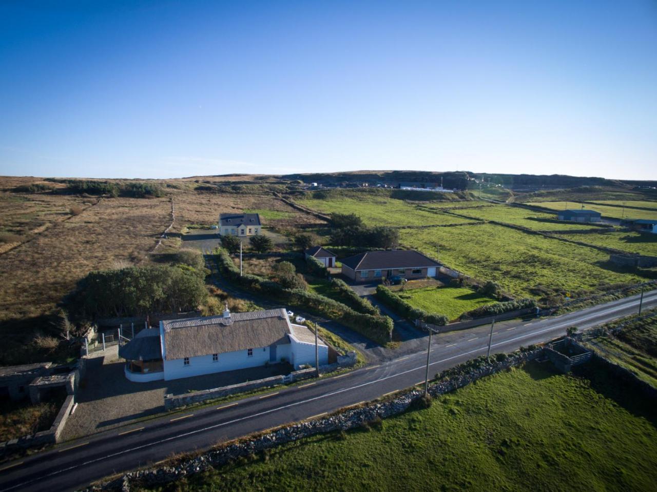 Storytellers Cottage Ballycotteen Екстер'єр фото